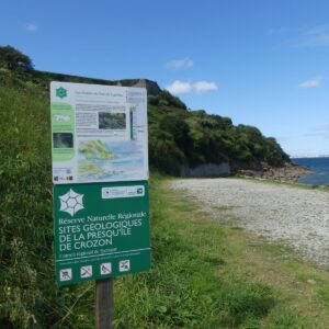 Pose d&rsquo;un panneau pédagogique sur le site du Fort de Lanvéoc